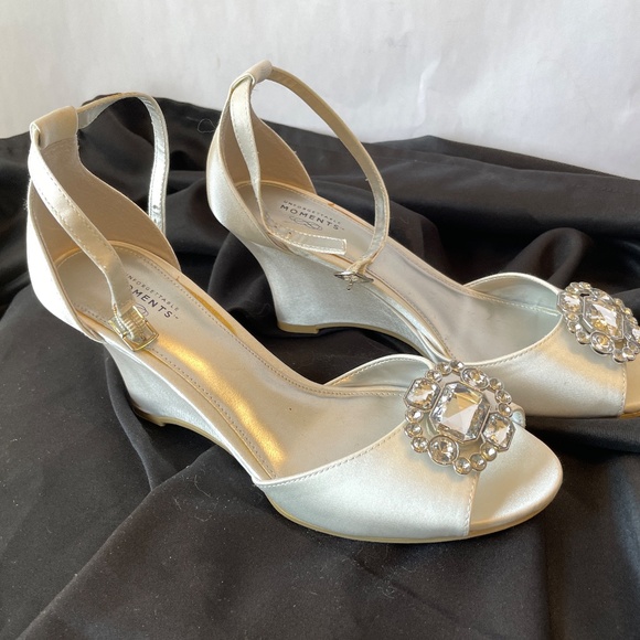 Vintage 90s White Satin Shoes, US 6, New Unworn, Rhinestone Buckle - Picture 4 of 7